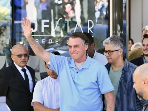 Bolsonaro recebe alta e deixa hospital três semanas após cirurgia
