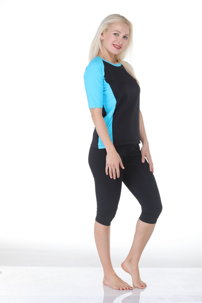 סט בגד ים 4 חלקים חולצת שחור-תכלת עם טייץ