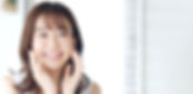 白い歯の女性