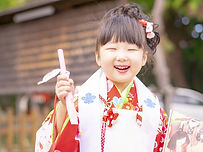 千歳飴を持った少女