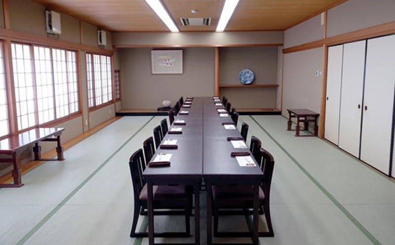 満る安