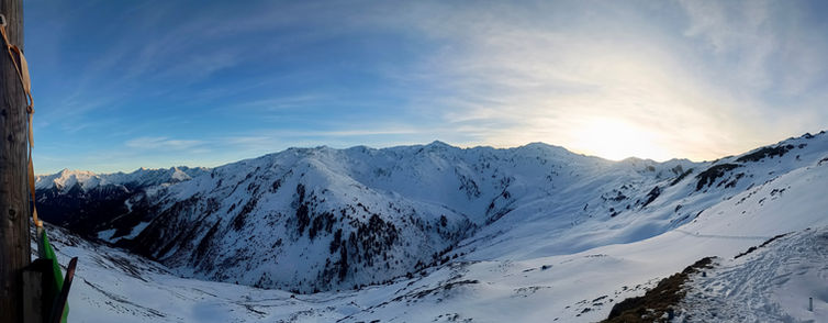 Magnifieke uitzichten in de Tuxer alpen, sneeuw, winter, vanop een bergghut