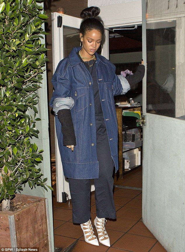 Denim_Celebrities_Rihanna.jpg