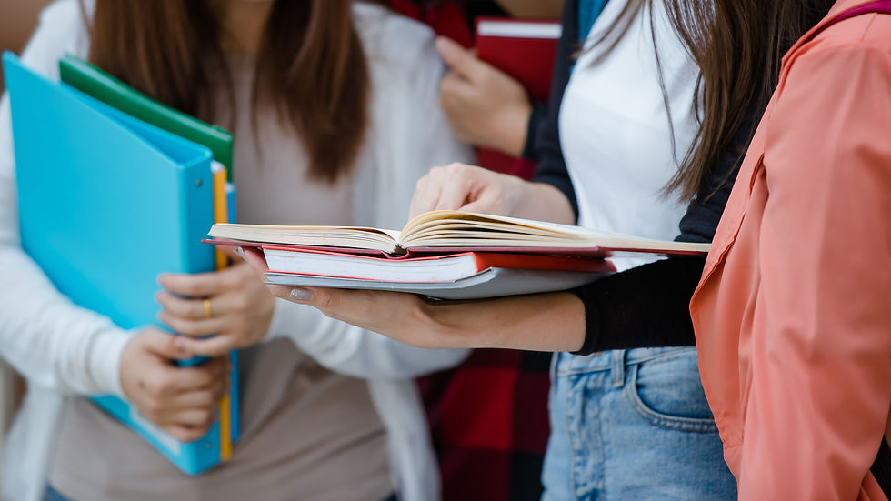 Estudiantes en sus primeros días de universidad