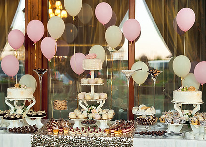 Party-Tabelle bei Kinderwillkommensfest mit Ballon