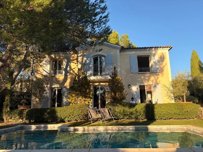 Belle bastide sur le Golf de Pont Royal entre Lubéron et Alpilles