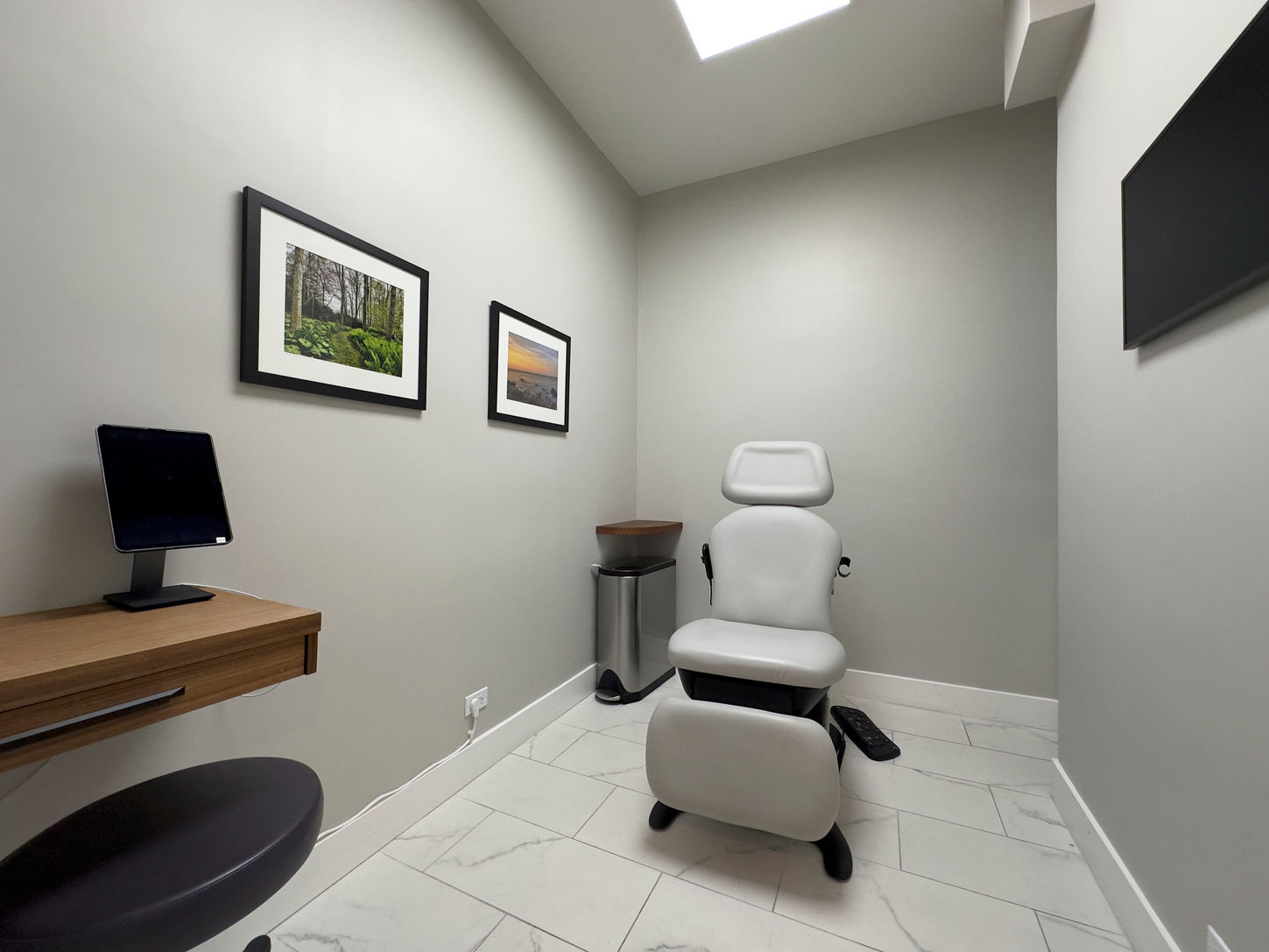 Exam Room 1 at Robert Schwarcz, MD Oculofacial Plastic Surgery in NYC.