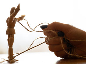 🎭 Prikrite taktike manipulatorjev: 4 znaki, da ste v stiku z manipulatorjem