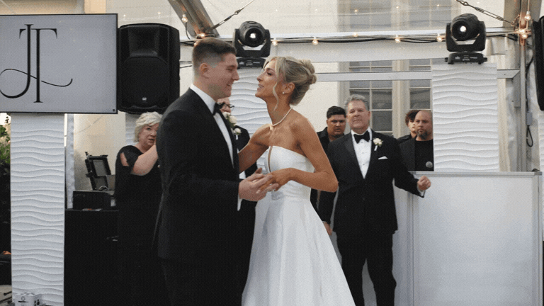 JENNIFER & THOMAS DANCE.gif