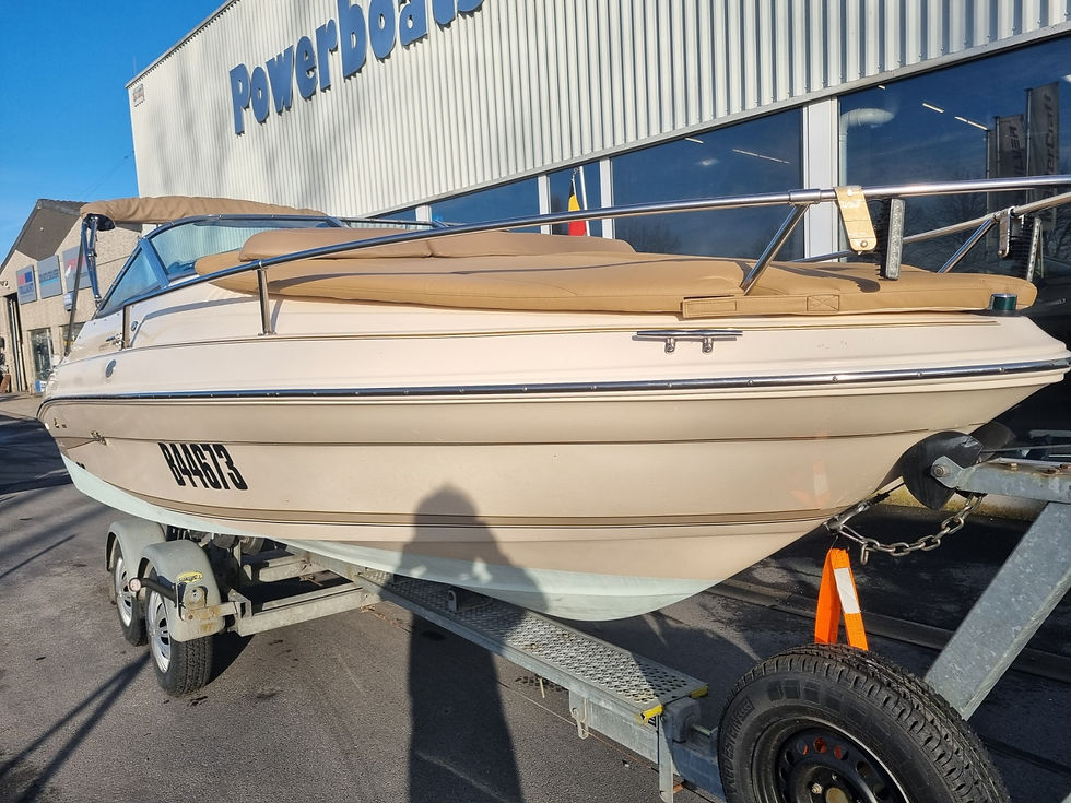 Thumbnail: Sea Ray 200 signature overnighter
