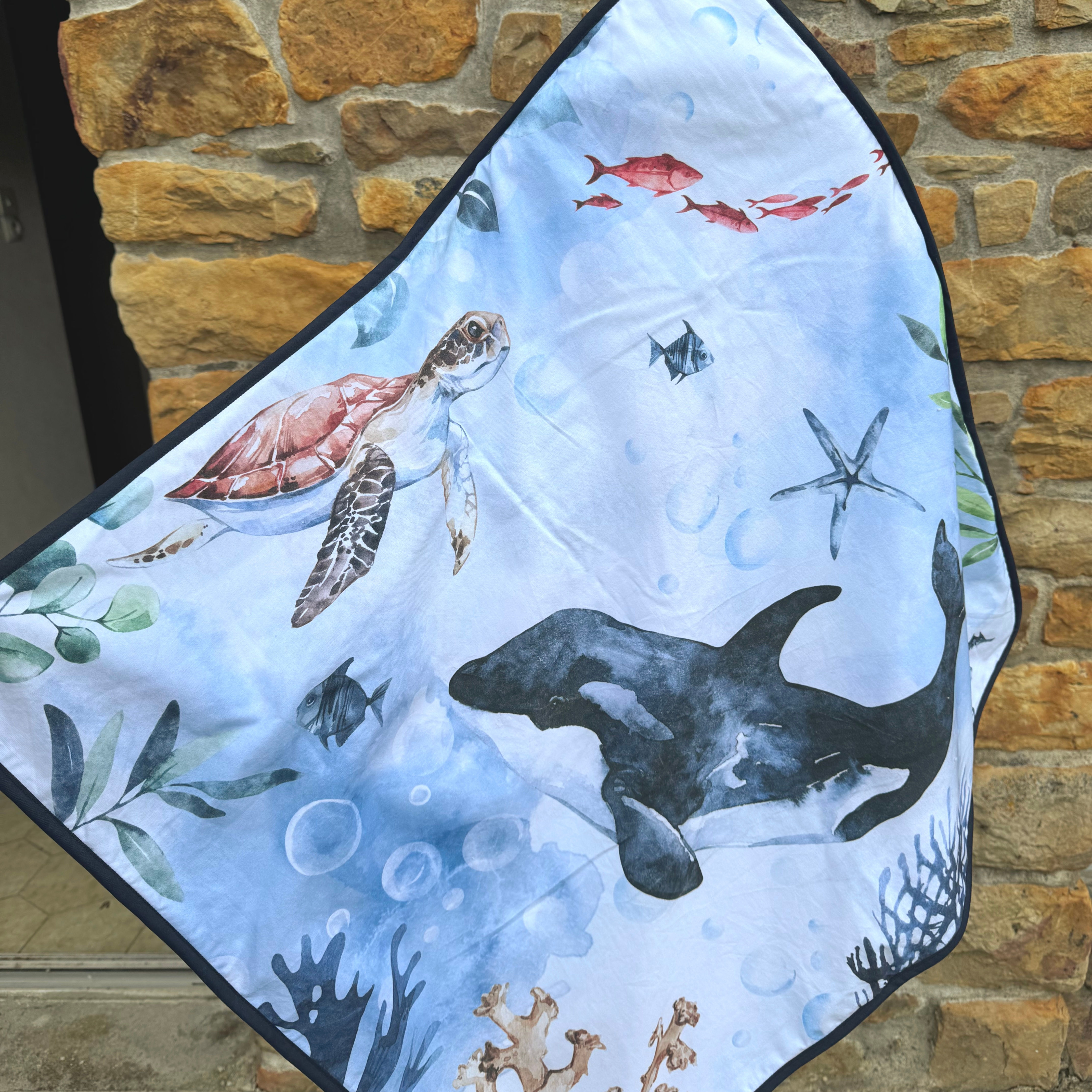 Sortie de bain avec panneau à l’arrière