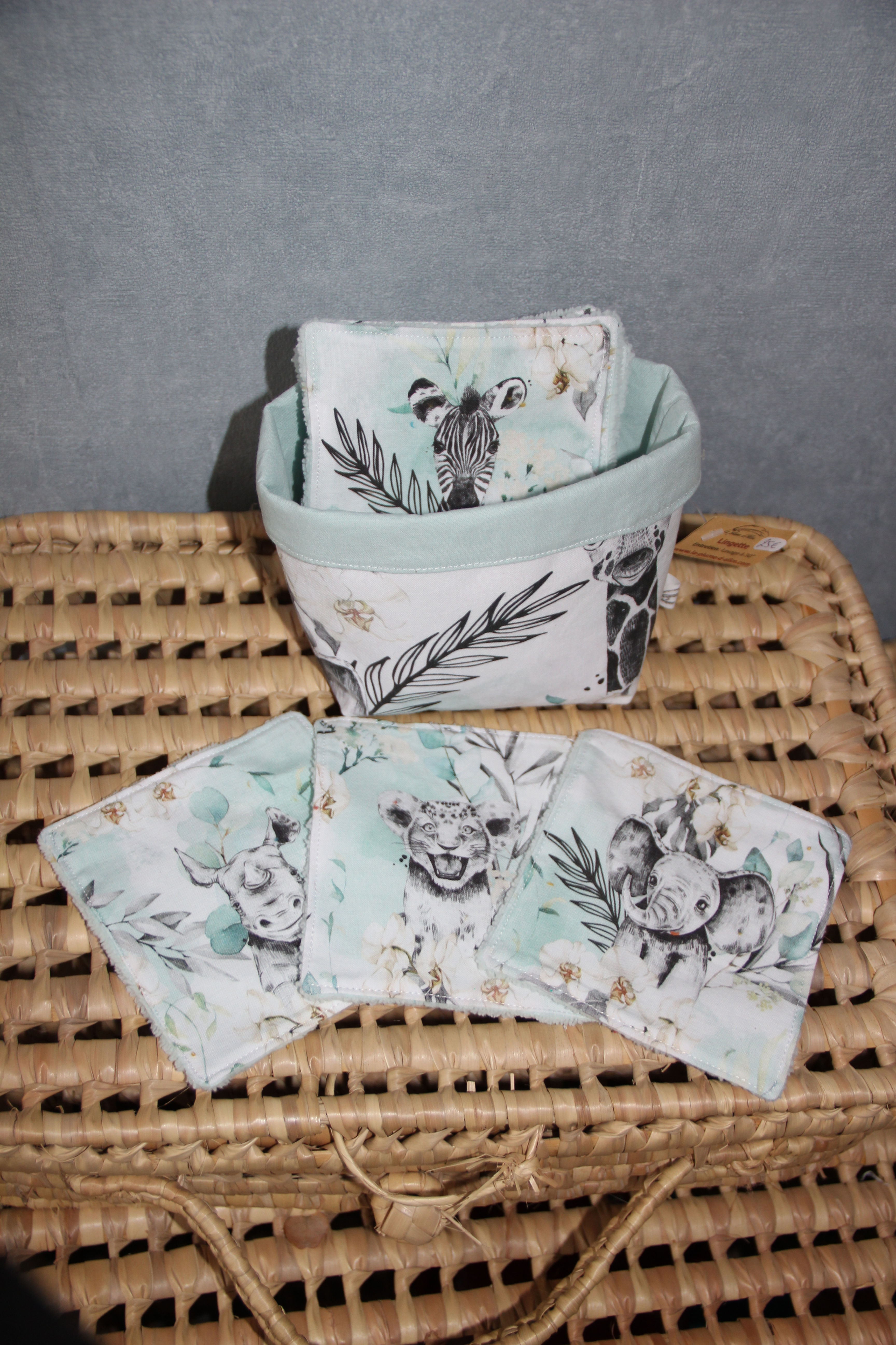 Lot de 10 lingettes avec panière