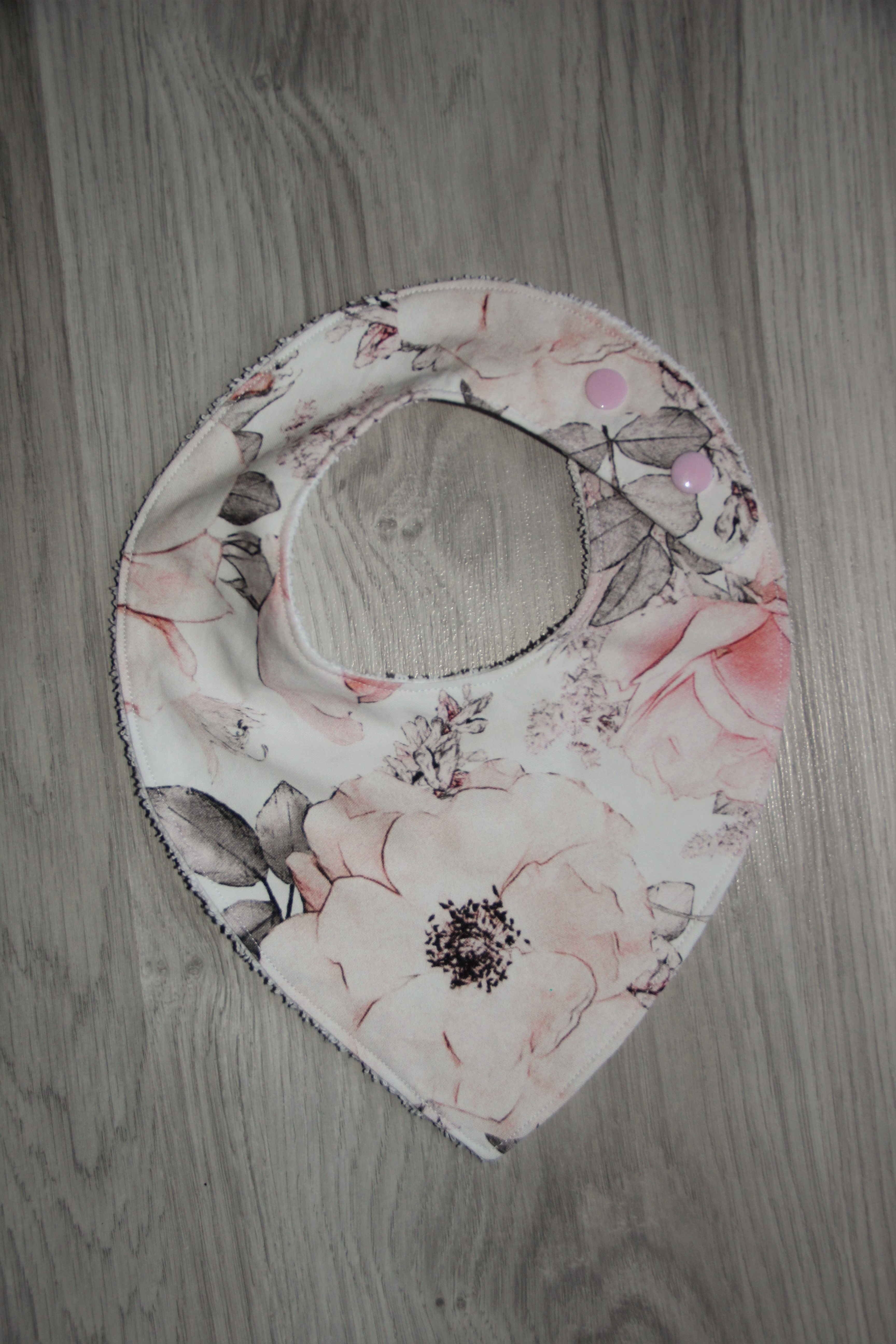 Bavoir bandana "la vie en rose"