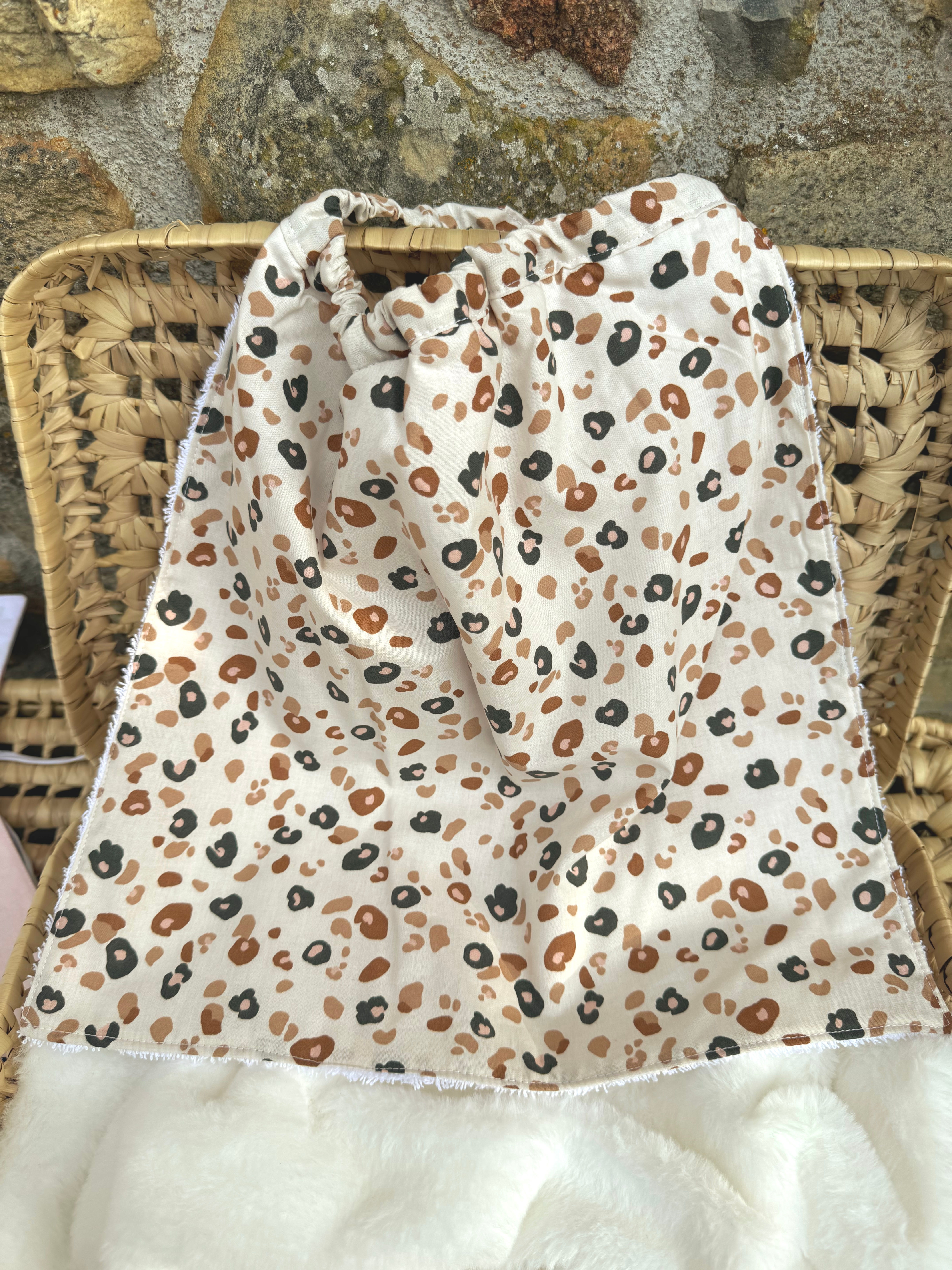 Bavoir élastique léopard