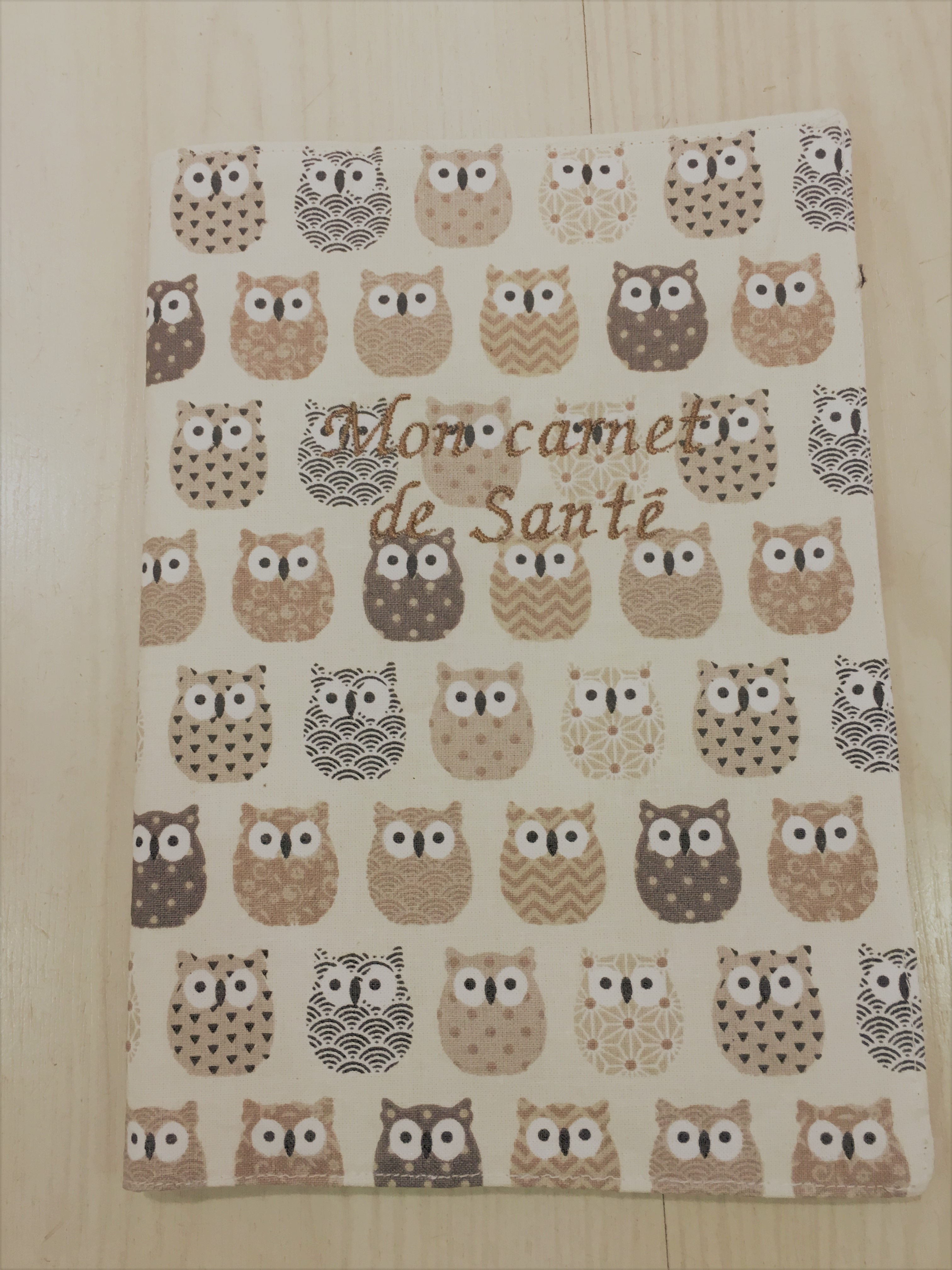 Protège carnet de santé hiboux beige