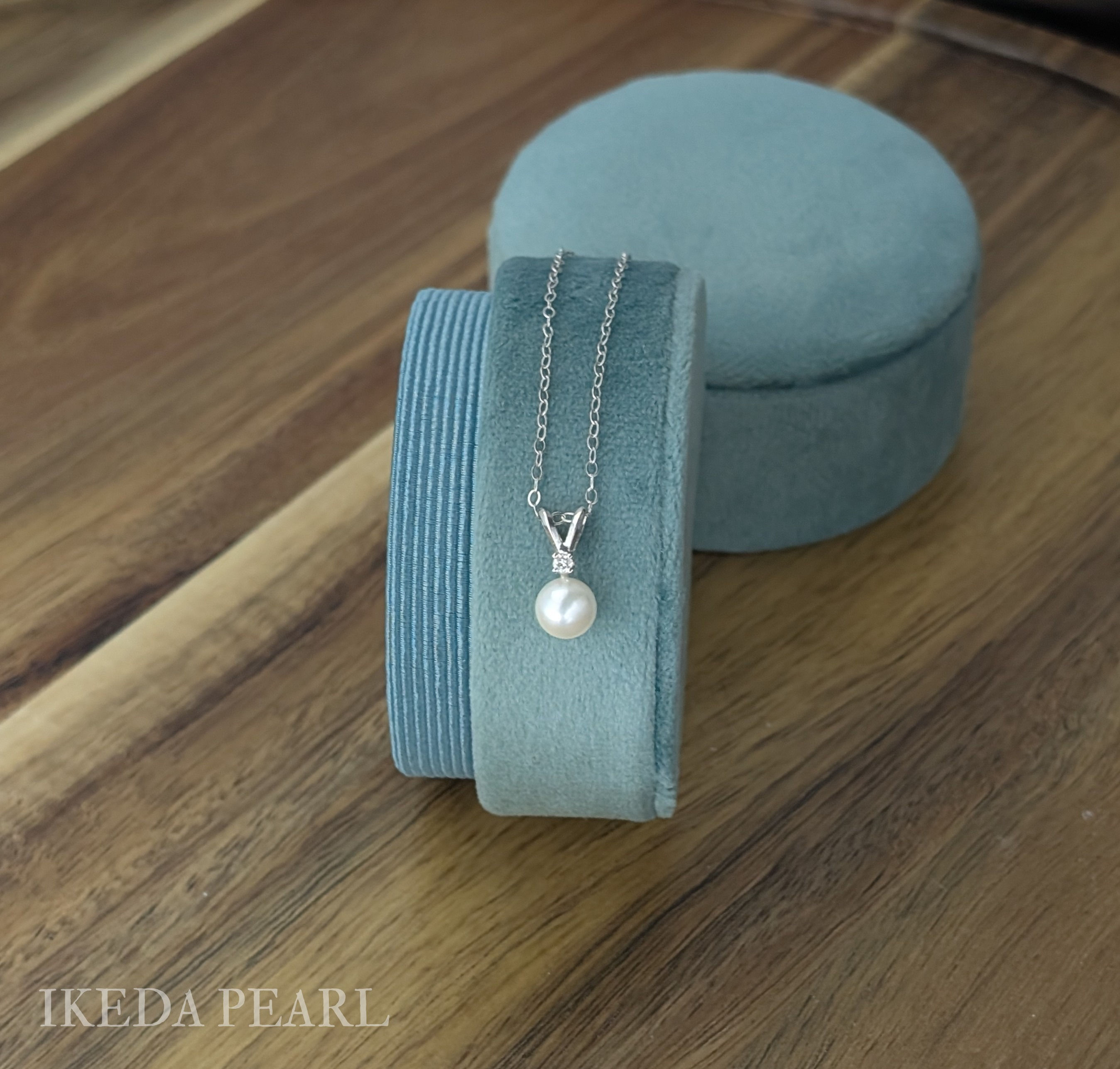 7.0-6.0mm White Japanese Akoya Pearl Pendant with Diamond