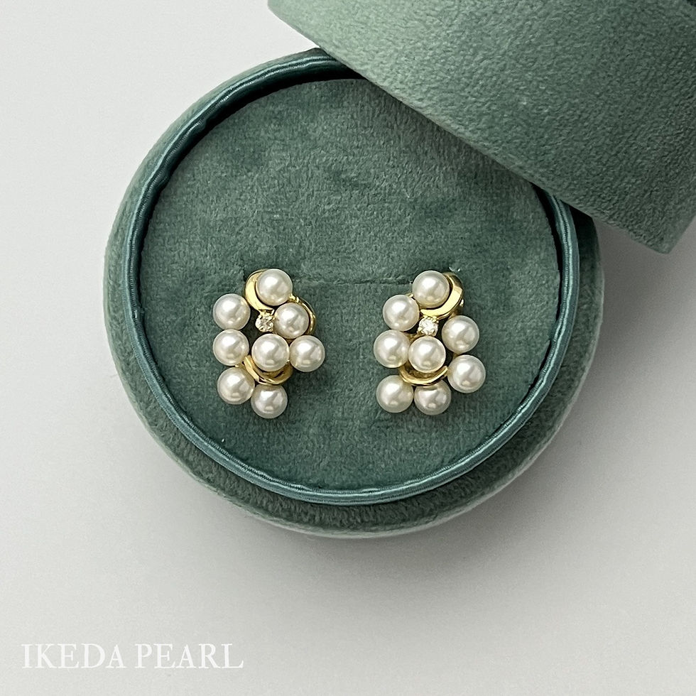 Thumbnail: 4.5-4.0mm White Japanese Akoya Cluster Pearl Earring with Diamond