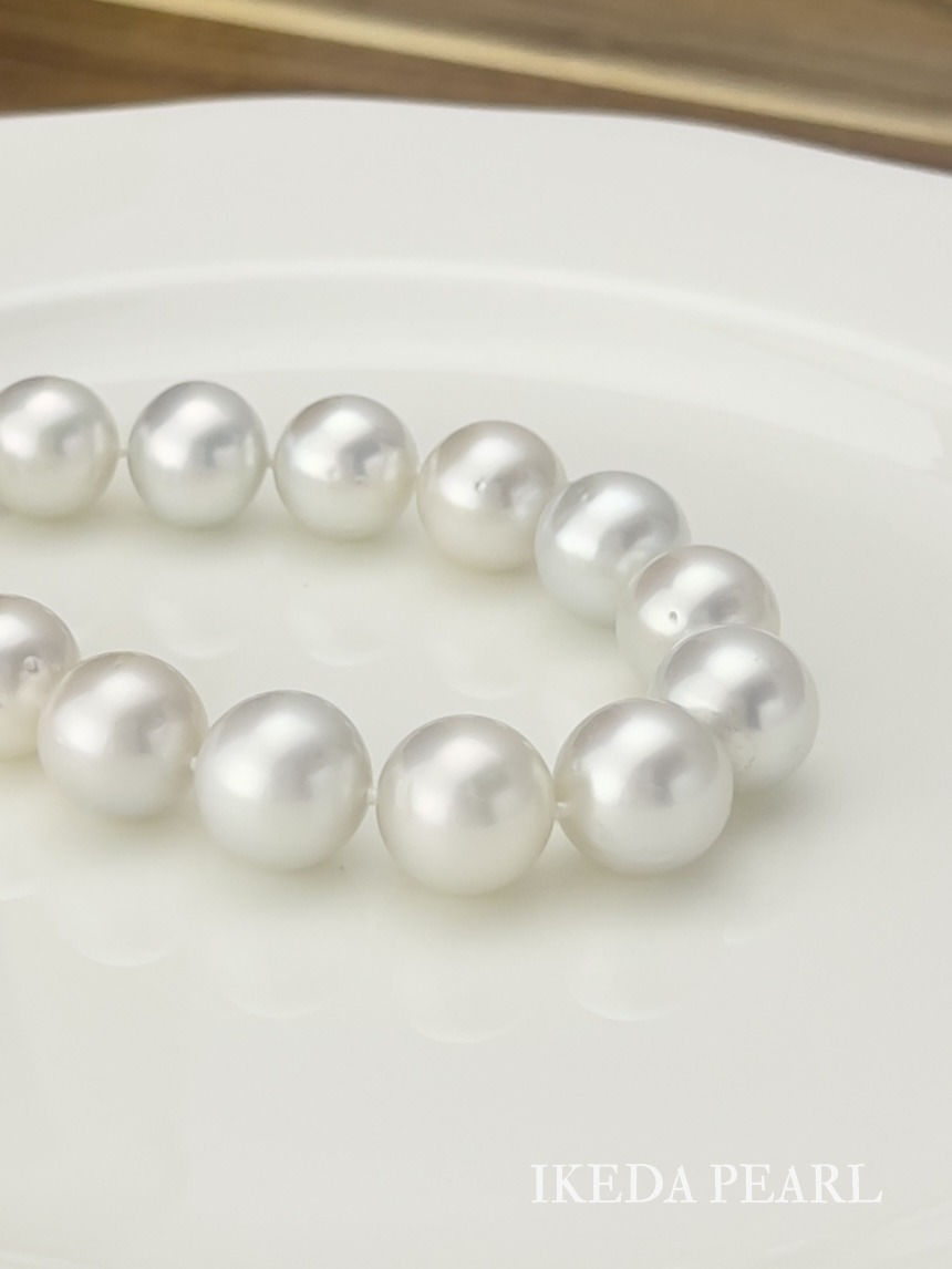 Thumbnail: 13.0-10.0mm Silver South Sea Pearl Necklace