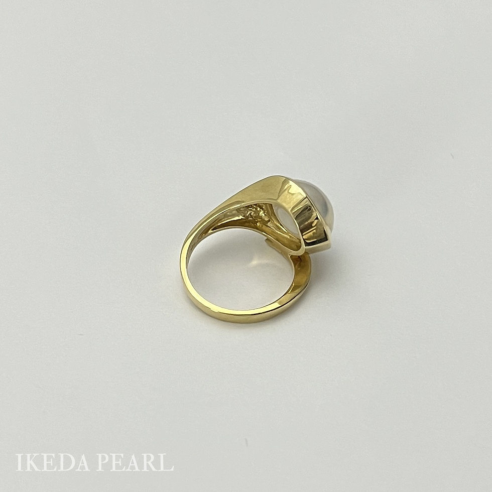 Thumbnail: 13.5-13.0mm White Round Japanese Mabe Pearl Ring with Diamonds