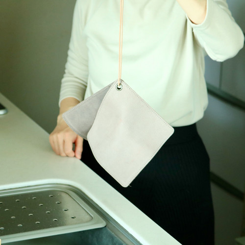 両手で使える！革の鍋つかみ | PRODUCT BASE SKLO