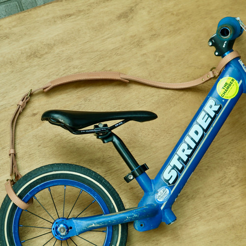 レザーキャリーストラップ for キックバイク | PRODUCT BASE SKLO