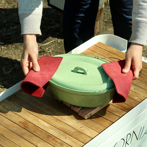 両手で使える！革の鍋つかみ | PRODUCT BASE SKLO