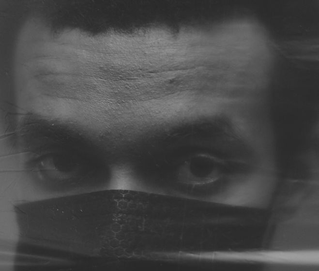 man-in-black-face-mask-3952204%20(2)_edi