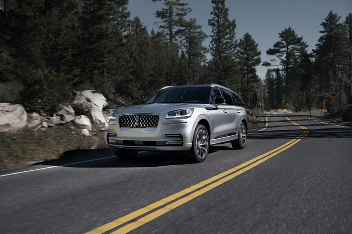 FALL FLIGHTS IN THE 2020 LINCOLN AVIATOR