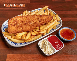 EsplanadeBarScarborough_Fish&Chips_2880x2304.jpg