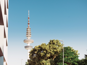 Hausverkauf in Hamburg: Mit oder ohne Makler – Was ist die beste Wahl?