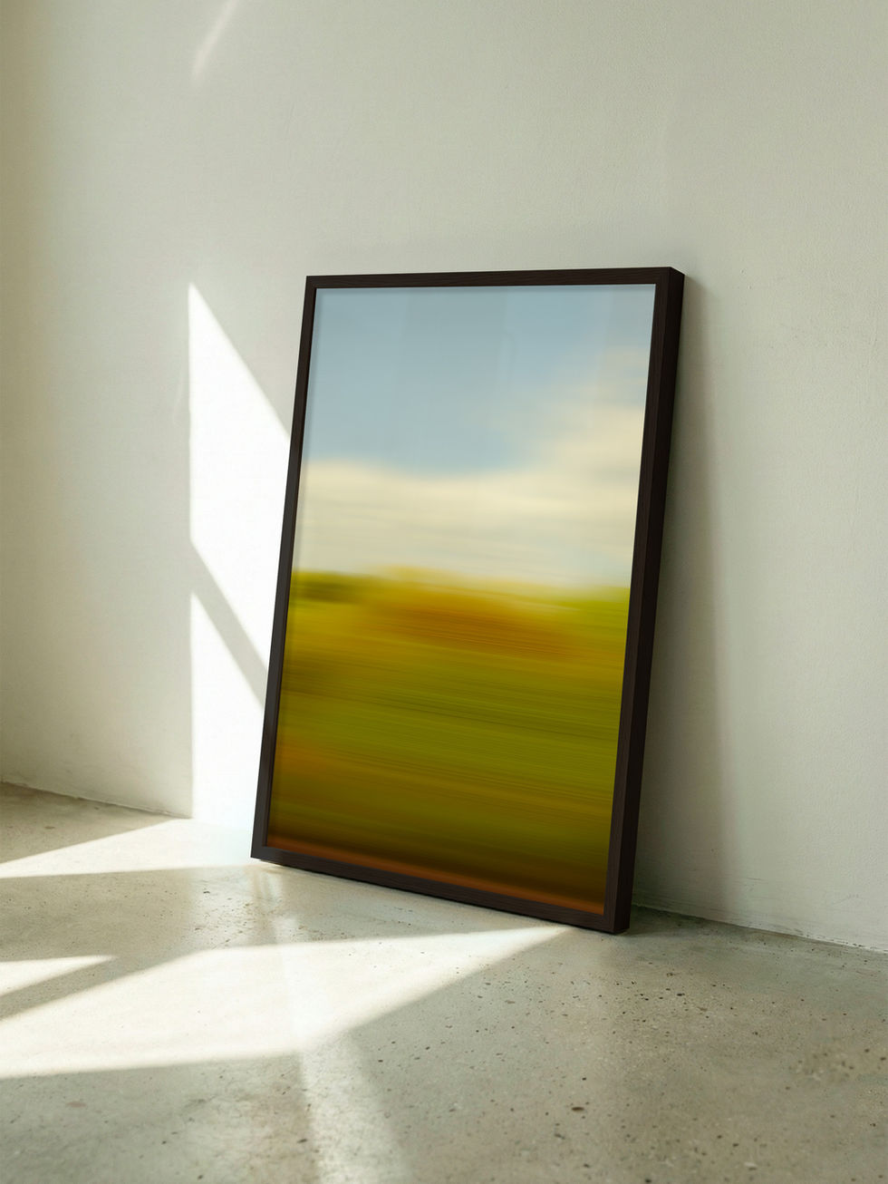 Lebendig: Abstract Hamburg countryside photography in moss greens and golden earth tone blurs.