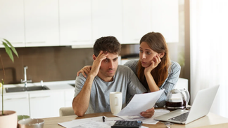 Advierten que el 56% de los hogares argentinos se endeuda para subsistir y la mayoría no llega a fin de mes