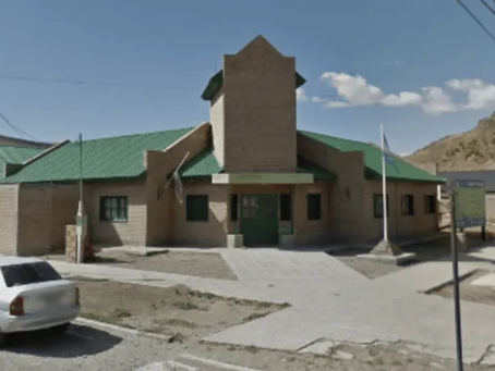 Una mujer fue a visitar a su hijo a la comisaría y se agarró a piñas con los policías: ella acabó detenida y los efectivos en el hospital