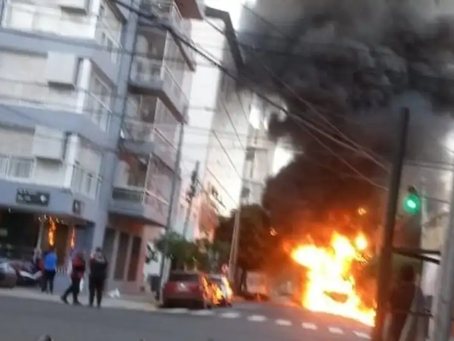 Se incendiaron un colectivo y una ambulancia en Almagro