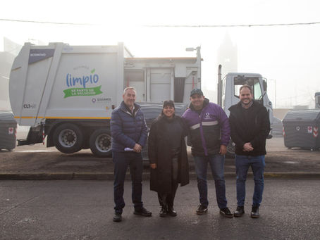 El municipio instaló los primeros 12 contenedores en Solano y presentó un nuevo camión recolector de carga lateral