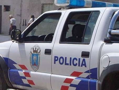 Robó un celular y se lo dejó a la vecina para que lo cargue: ella lo entregó y denunció