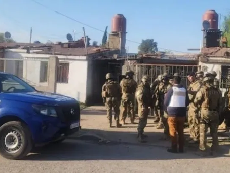 Violento: golpeó a su pareja, se atrincheró con dos hijos pequeños y amenazó a los policías con un pitbull