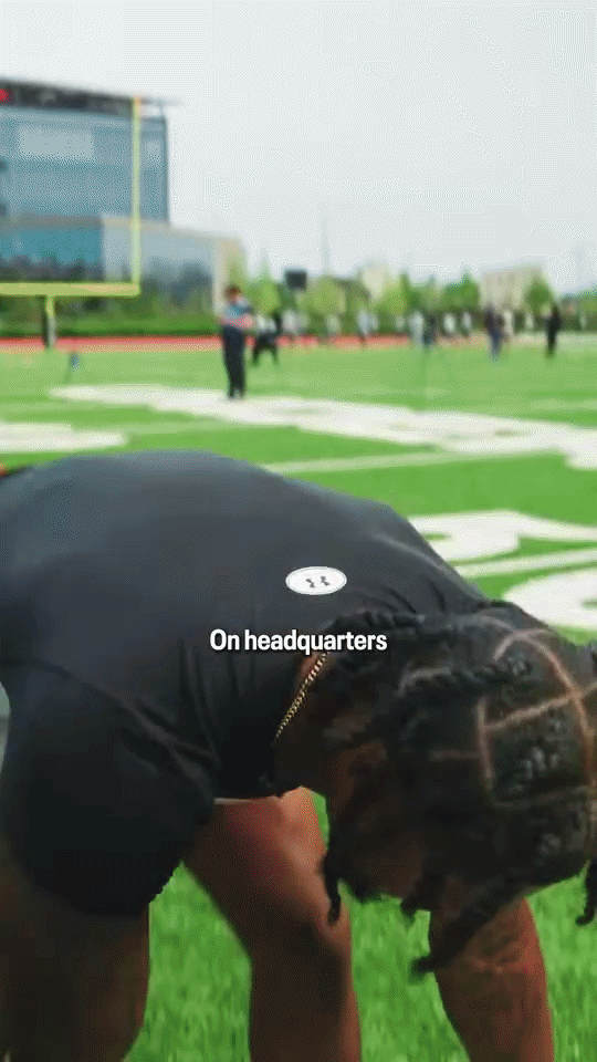 savefromins.comMr.BringTheEnergyross500wasontheattheuanextfootballBaltimorecamp2540P-ezgif.com-video-to-gif-converter.gif