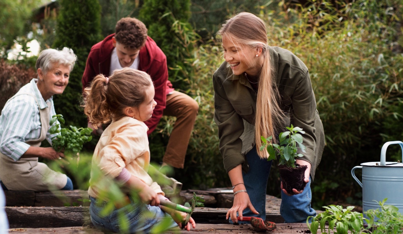 Community Garden  _edited_edited_edited.jpg