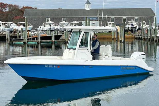 2023 Everglades 235 Center Console