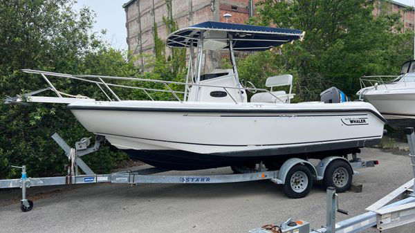 2001 Boston Whaler 21 Outrage