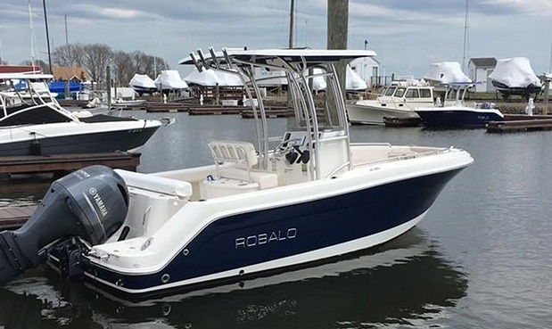 2017 Robalo 222