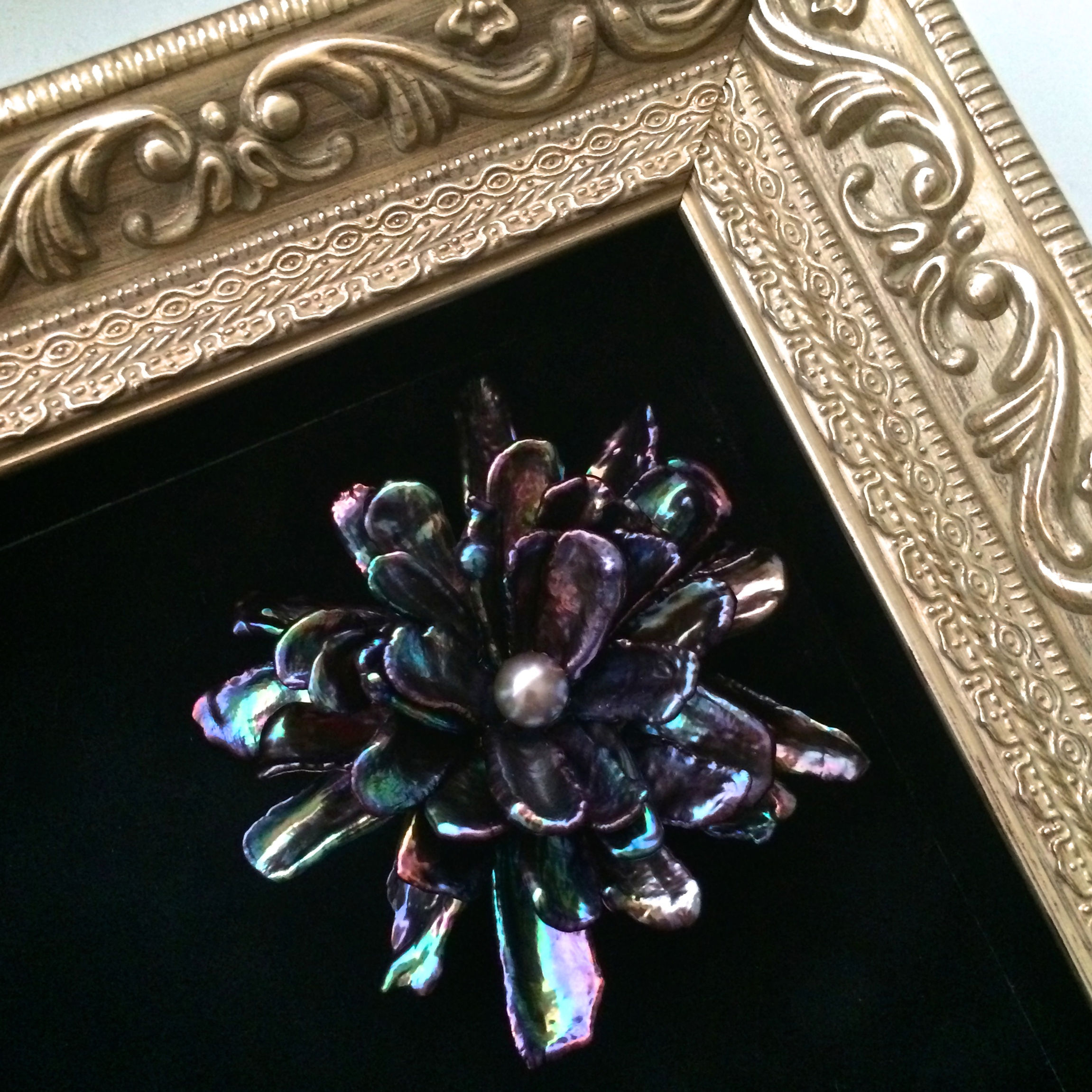 Monsteraleaf ビワ パール フラワー コサージュ ブローチ ブラック 天然石ジュエリー