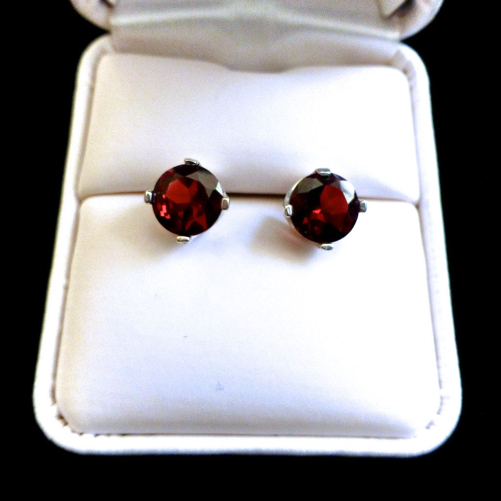 Monsteraleaf アルマンディン ガーネット ピアス 天然石ジュエリー 8mm ラウンド ファセット カット 立て爪 シルバー