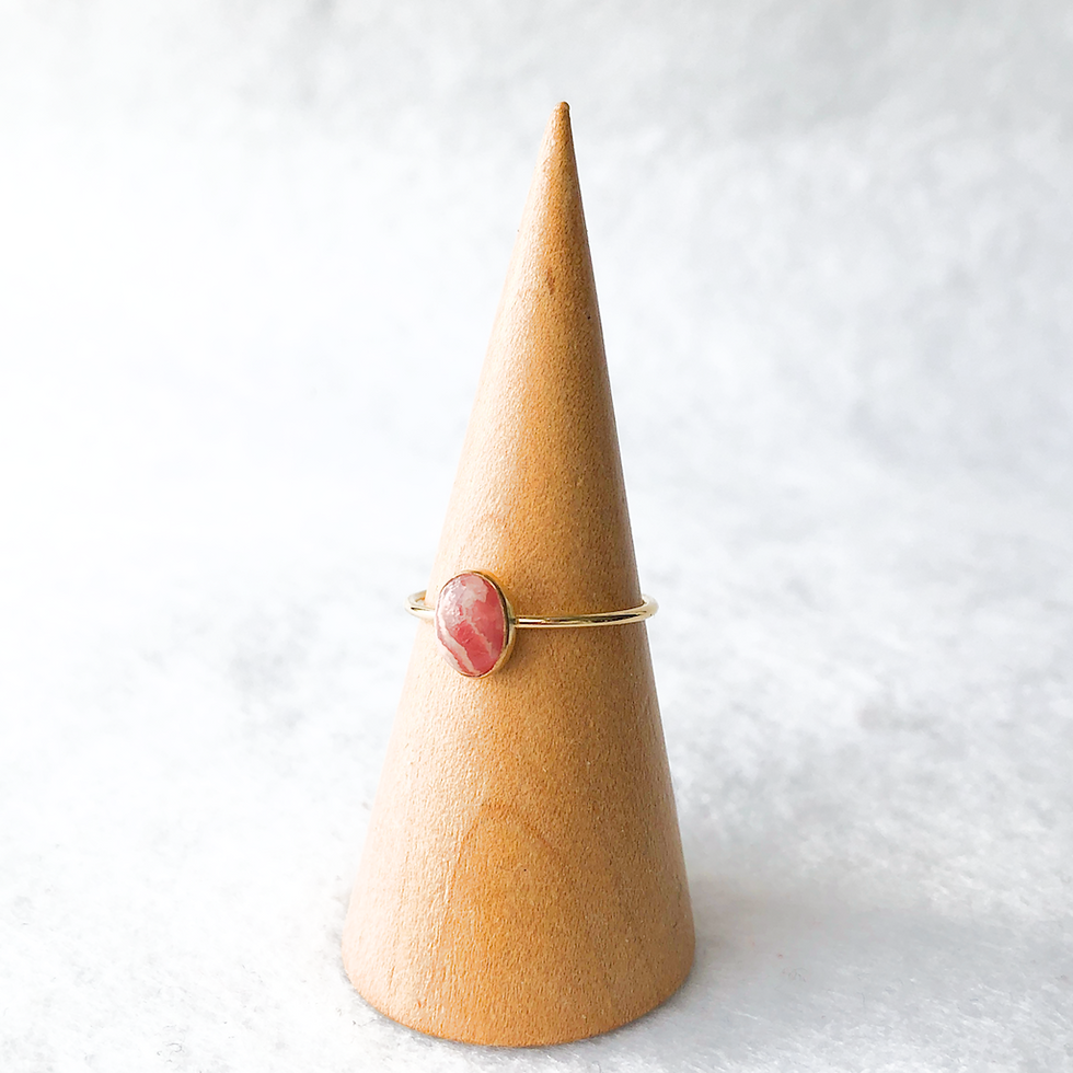 Thumbnail: Monsteraleaf インカローズ ロードクロサイト オーバル カボション スタッキング ファッション リング 7x5mm 14KGF 重ねづけ ピンク色 天然石ジュエリー