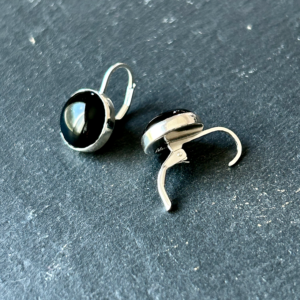 Thumbnail: Monsteraleaf オニキス カボション レバーバック ピアス スターリングシルバー -Wabi- 天然石ジュエリー