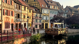 Colmar: la ciudad que combina historia, vino y fachadas de colores de postales de cuento
