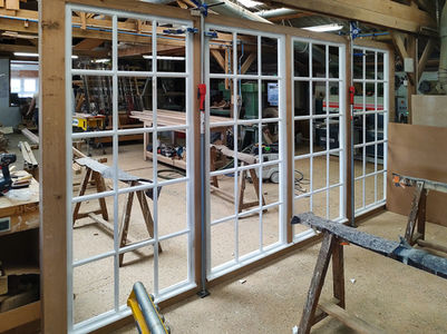 Partie centrale fixe de la fenêtre de la façade sud, quatre vantaux, chêne