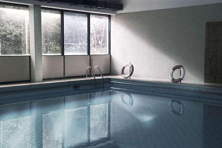 pool-g521d396da_1920.jpg