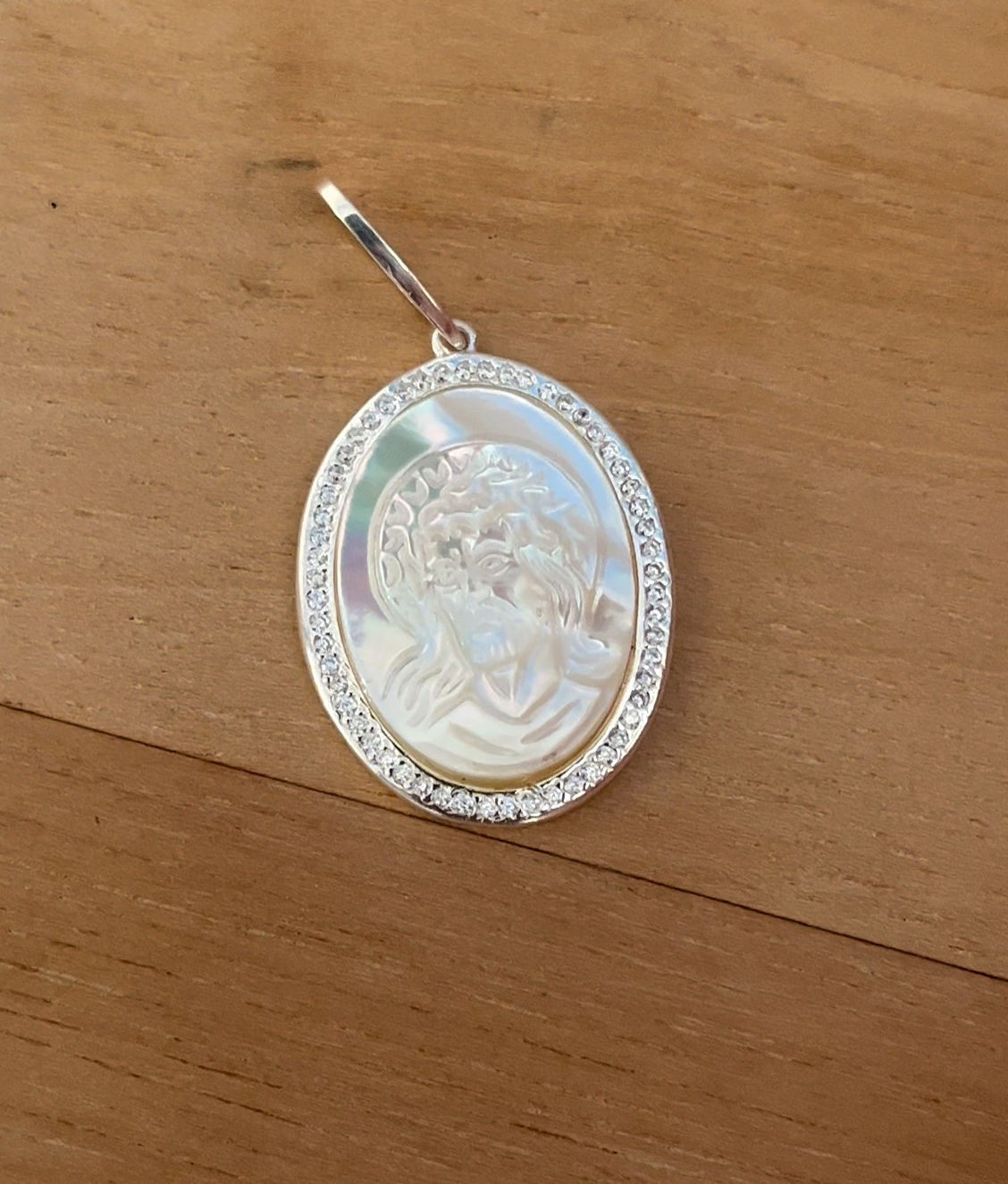 Medalha face de Cristo na madre pérola